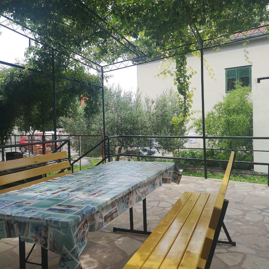 Pia Apartment Dugi Rat Exterior photo