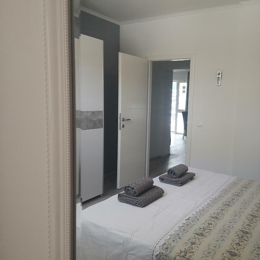 Pia Apartment Dugi Rat Exterior photo